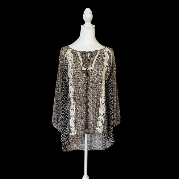 establised 1962 Tops - Elegant Blue Patterned Blouse